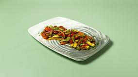 Λαχανικά εποχής τηγανητά, με βούτυρο & ντομάτα