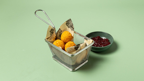 Τραγανές κασερομπουκιές με μαρμελάδα κράνμπερι